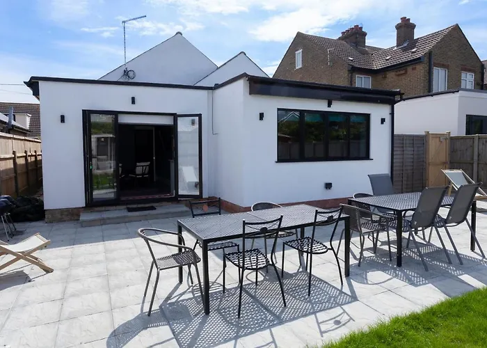 Sunbeam And Sundance Cosy House - Sleeps 14
