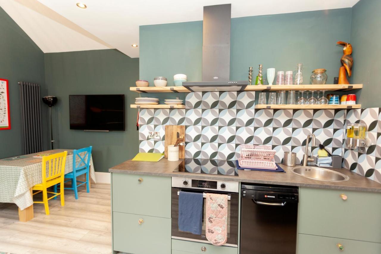 Sunbeam And Sundance Cosy House - Sleeps 14 Holiday home