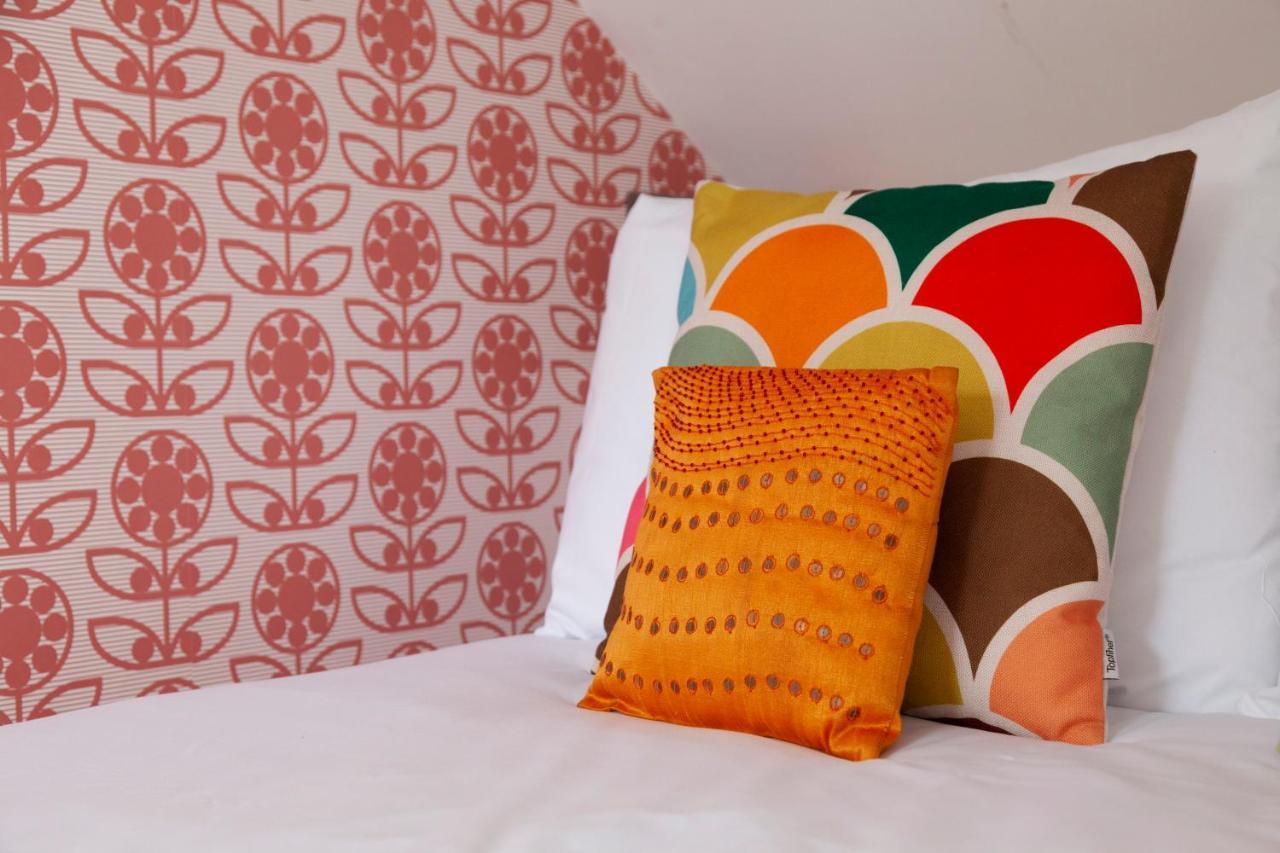Sunbeam And Sundance Cosy House - Sleeps 14 Holiday home