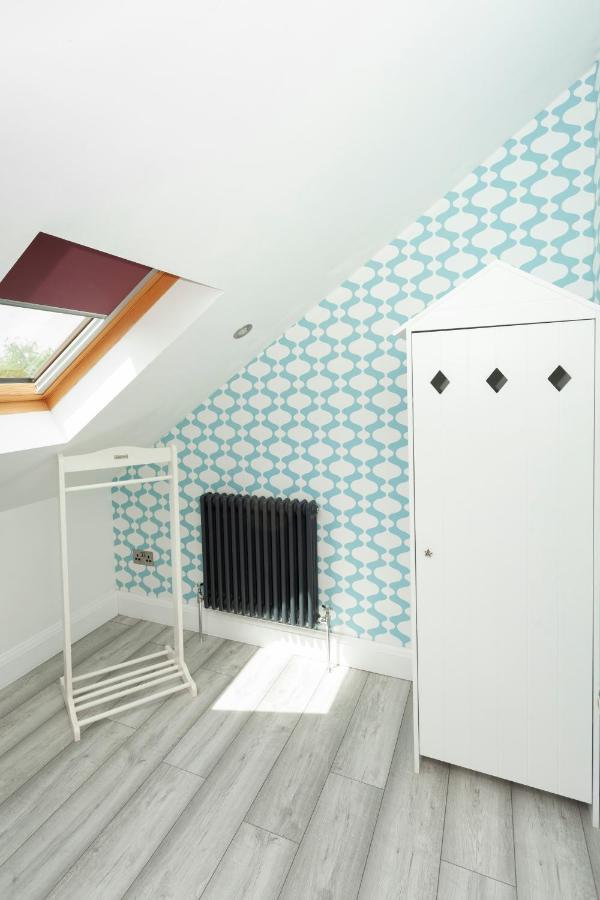 Sunbeam And Sundance Cosy House - Sleeps 14 Holiday home *